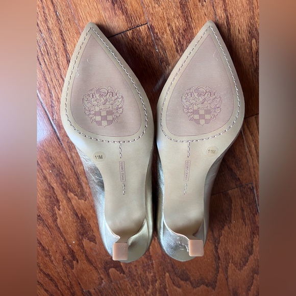 Brand New Vince Camuto Metallic Silver Pointed-Toe Pumps - Picture 6 of 6